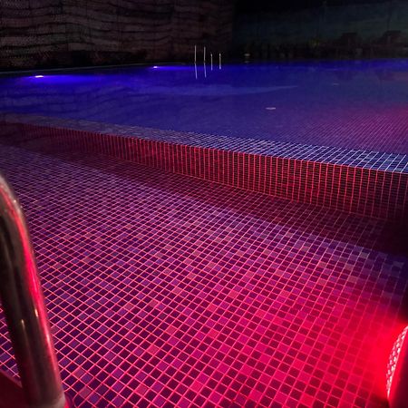טרינקומאלה Paris Garden Resort מראה חיצוני תמונה