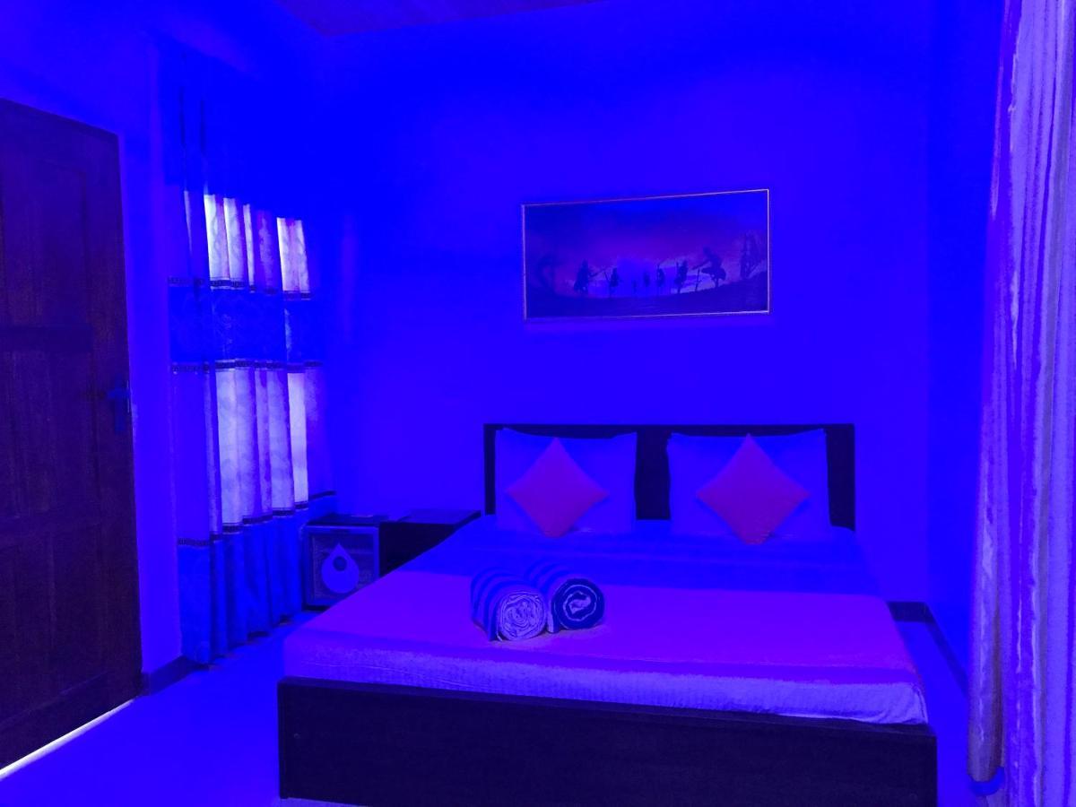 טרינקומאלה Paris Garden Resort מראה חיצוני תמונה