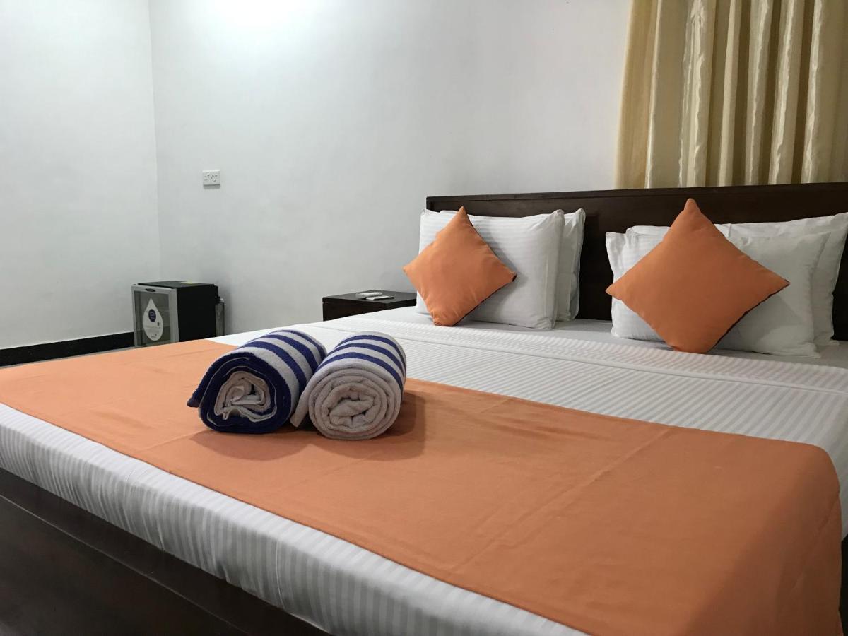 טרינקומאלה Paris Garden Resort מראה חיצוני תמונה