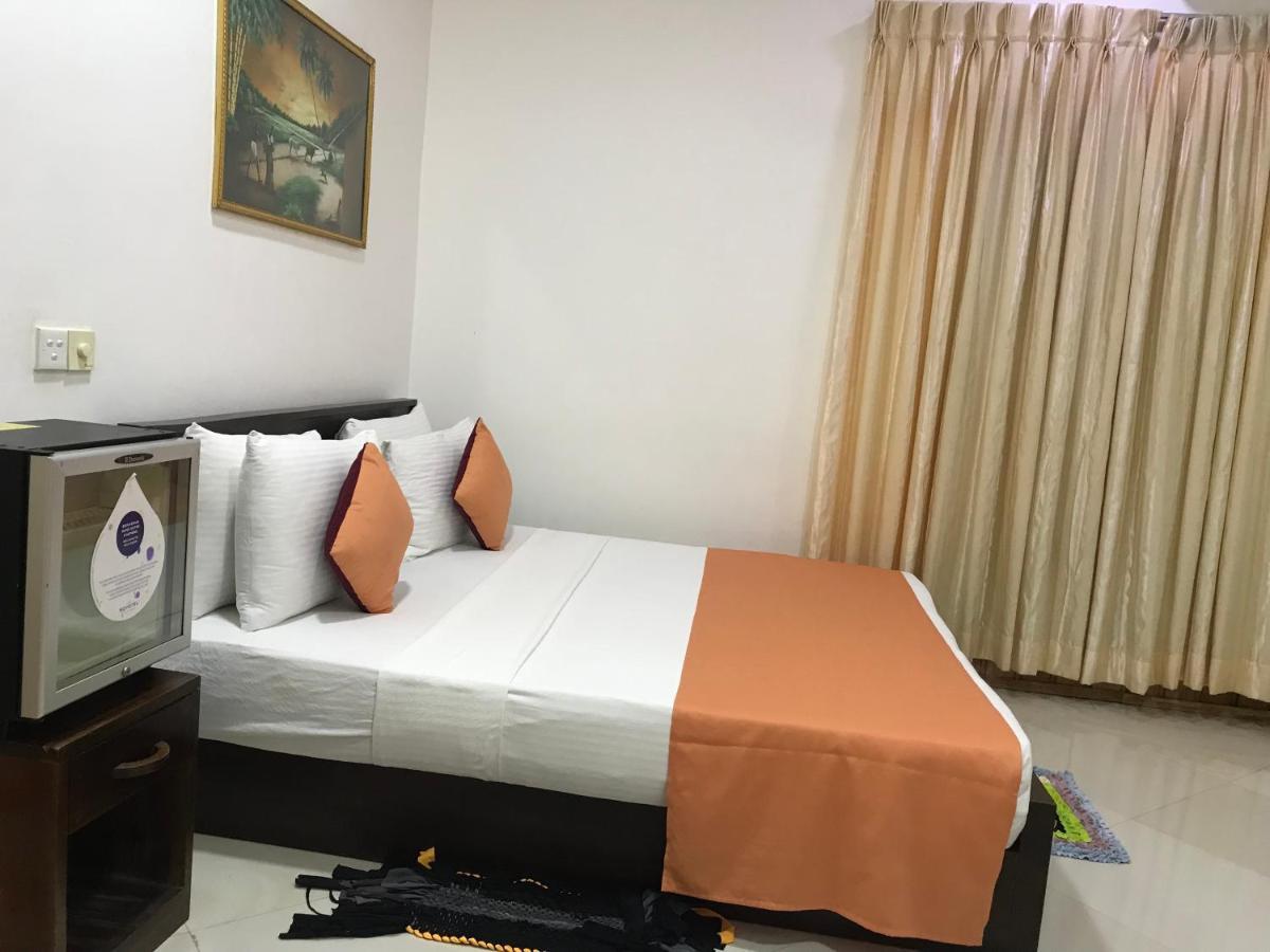טרינקומאלה Paris Garden Resort מראה חיצוני תמונה