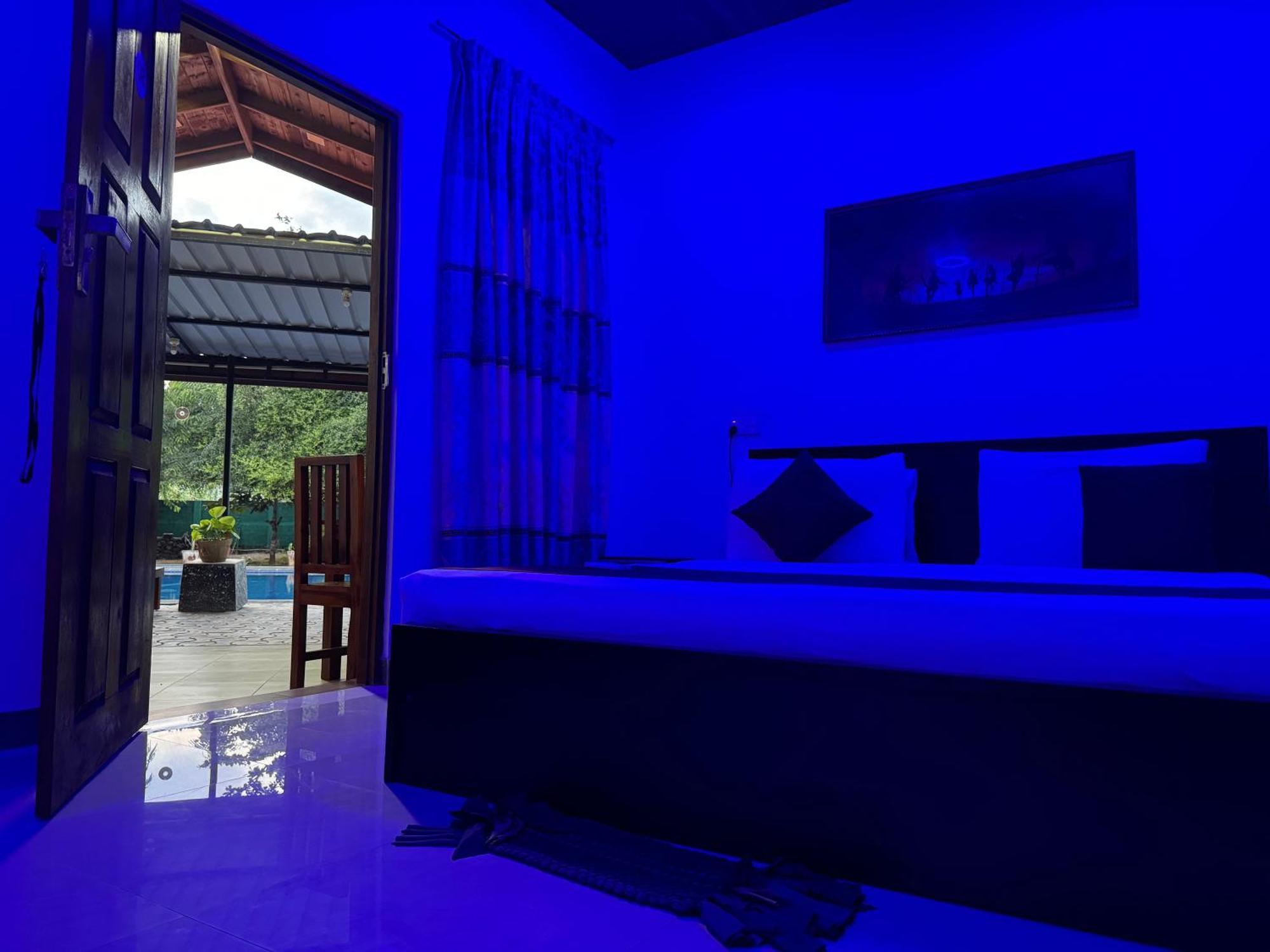 טרינקומאלה Paris Garden Resort מראה חיצוני תמונה