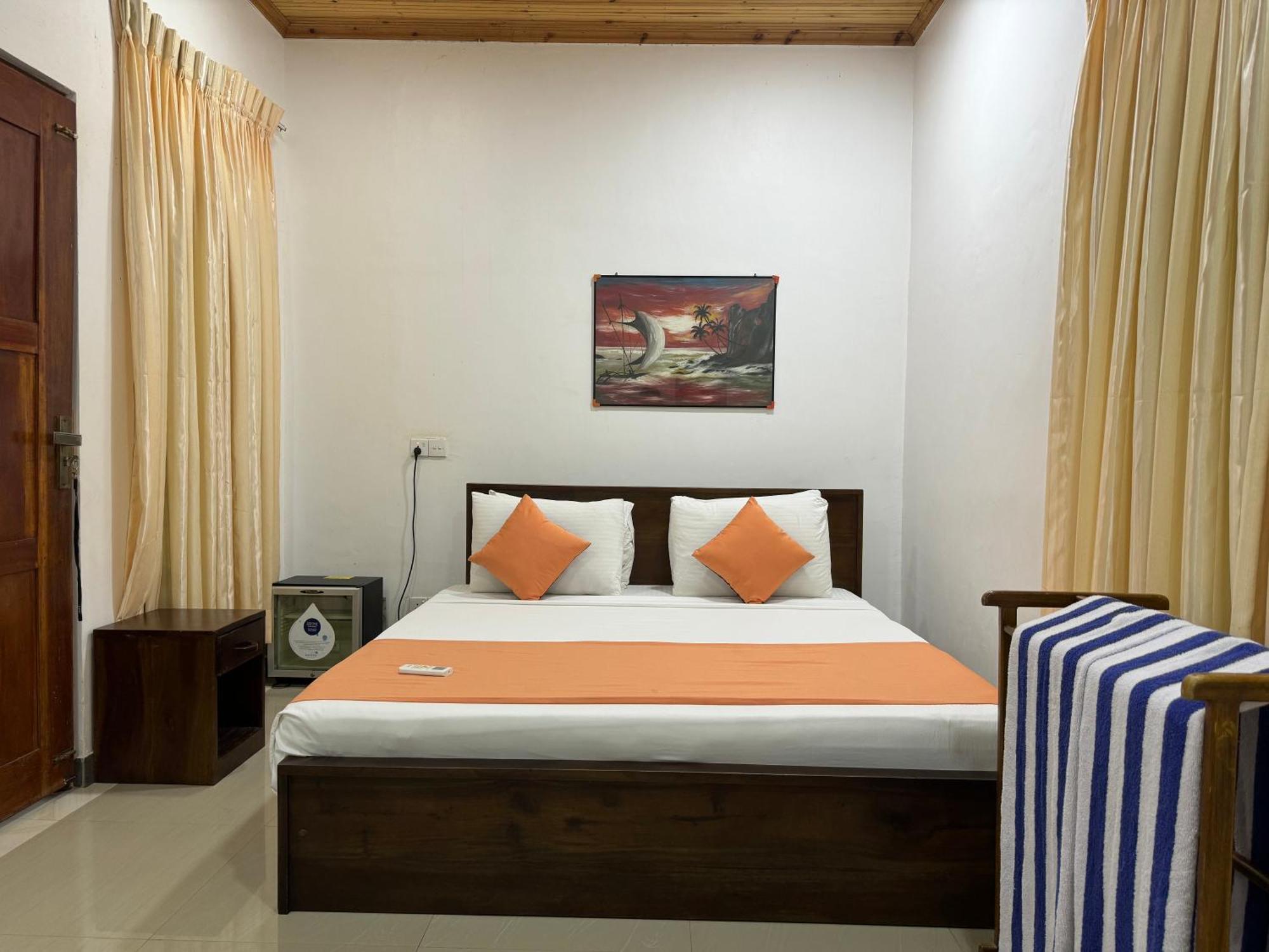 טרינקומאלה Paris Garden Resort מראה חיצוני תמונה